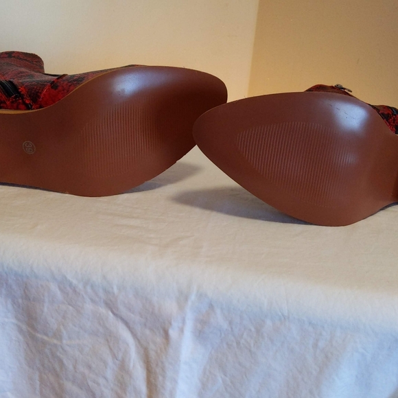 Boots - Picture 7 of 9